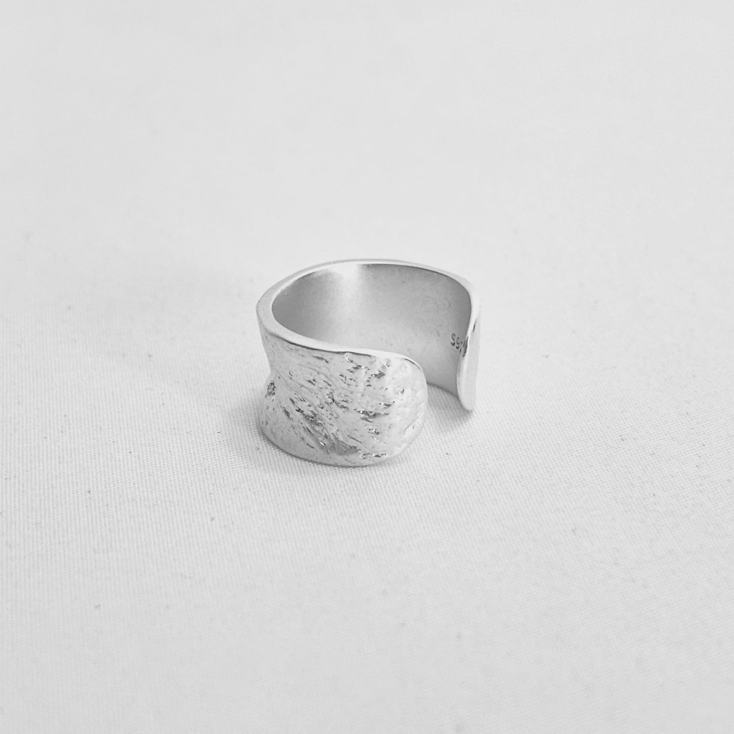 Crater - Band Ring